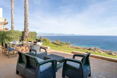 Image de Villa \"Almela's\" avec une vue sur la mer spectaculaire, Wi-Fi et climatisation