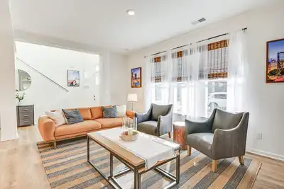 Image de Charming Charlotte Townhome: 6 Mi to Downtown!