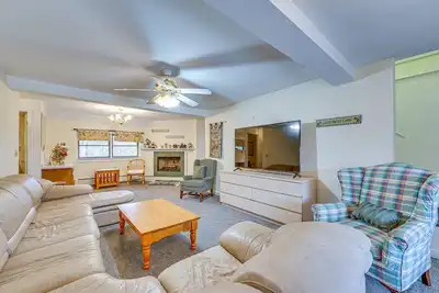 Spacious Ludlow Hideaway < 1 Mi to Okemo Mountain!