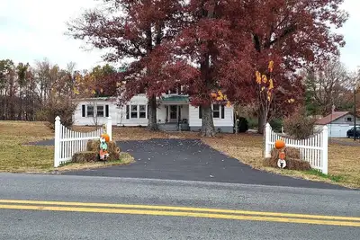 Image de Lynchburg/Liberty U - Amish Country Luxury Estate