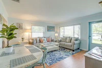 Image de Lovely St Pete Beach Cottage, Walk to Beach & Town