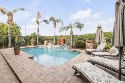Image de Very private, upgraded family friendly getaway w/pool & luxurious hot tub!