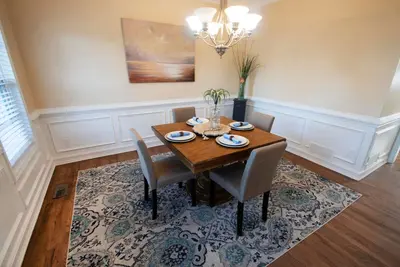 Image de Charming 5 bedroom home near the lake. Kids are welcome. Pet-friendly