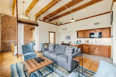 Amity Flats: Jory Flat ~ A Historic Suite in the Heart of Amity