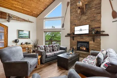 Image de Beautiful Lakefront Retreat w/ Sloping Shoreline, Community Aminities & Free Attractions