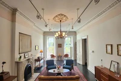 Image de A historic gem w/ modern comfort - ideal setting for group stays, & gatherings