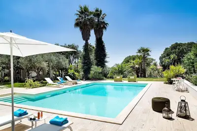 Image de Belle maison de vacances privée avec Wifi, piscine privée, climatisation, Tv, patio, parking