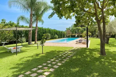 Image de Belle maison de vacances privée avec piscine privée, Wifi, climatisation et terrasse