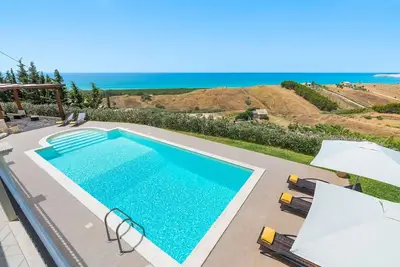 Image de Magnifique maison de vacances privée avec climatisation, Wifi, piscine privée, terrasse, parking