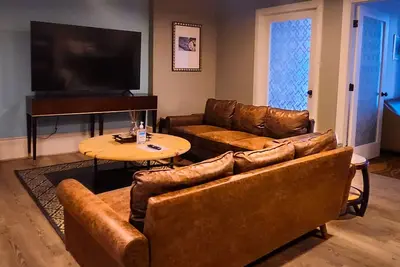 Image de Upper-Level Suite, w/in a 15-min walk to all sports, entertainment & conf venues