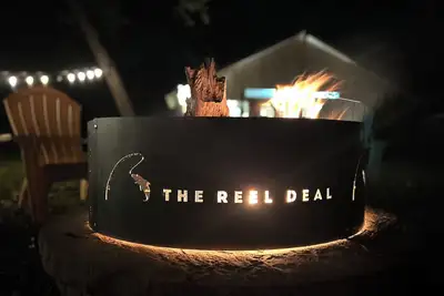 Image de Nye Deal! Waterfront Oasis, Huge Deck, Fire Pit, Outdoor Tv, Sleeps 8, Games ++