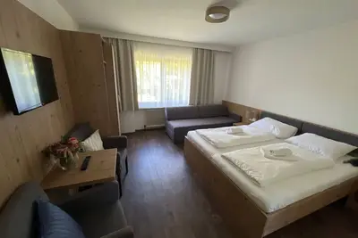 Image de Room 06 / 3bed without balcony - Pension Alpina