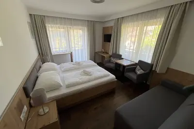 Image de Zimmer 05 / 3bett mit Balkon - Pension Alpina