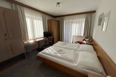Image de Zimmer 11 / 2bett mit Balkon - Pension Alpina