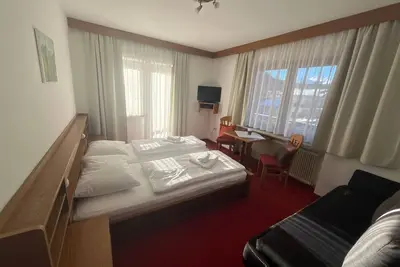 Image de Zimmer 15 / 3bett mit Balkon - Pension Alpina