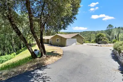 Image de Spa, Family, Pets/Friends & Views plus Yosemite!