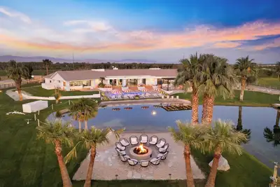 Image de Buena Vista by AvantStay | Massive Outdoor Oasis w/ Pool, Spa & Firepit!