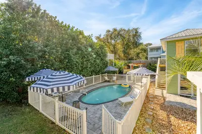 Image de Halo by AvantStay | Walk to Beach + Private Pool