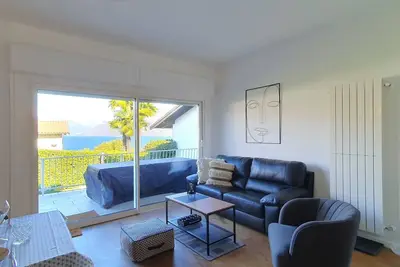 Image de Maison au bord du Lac Majeur avec Balcon