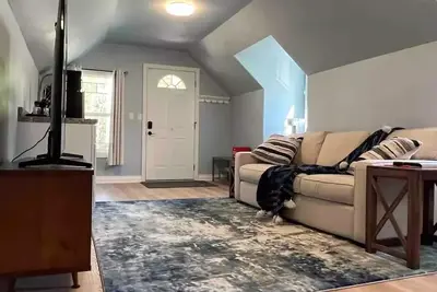 Loft 10mi to beach & border.