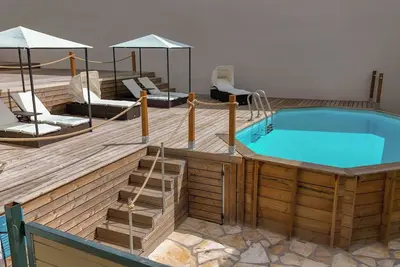 Image de Your Perfect Getaway – A Two-Bedroom Haven Just Steps from Kalami Bay