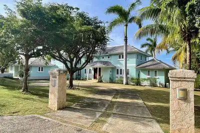 Image de Hospitality Expert Greens Estate: 6br, Pool, Beach, Chef