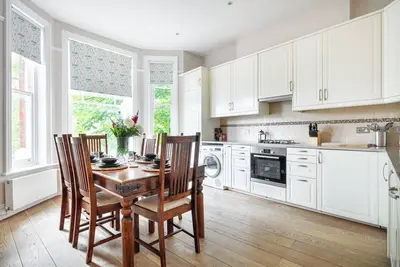 Image de Stylish Hampstead Flat with Character and Charm
