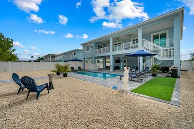 Mermaid's Paradise ~ Pool ~ Dock ~ Games ~ Views!