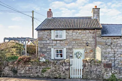 Image de A cozy 200 year old beamed cottage. pet friendly, secure garden.