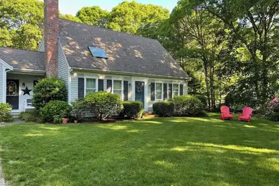 Image de Azalea Oasis - East Orleans Home - 5 Minutes to Nauset Beach!