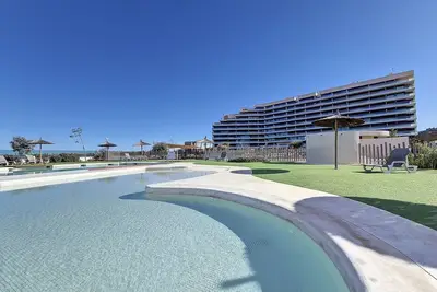 Image de Vue mer, piscine et montagne avec 2 terrasses