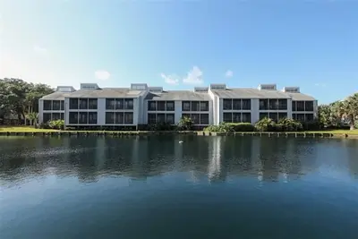 Beautiful 2/2 condo-Near beaches