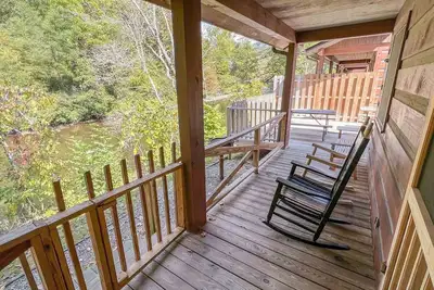Image de Cabin #3 - Riverfront w/ Gas Fireplace and more!