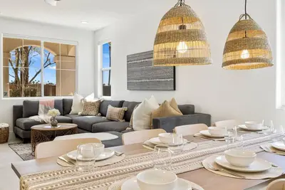 New~The Desert Stage House ~Walk2Festivals~Pool