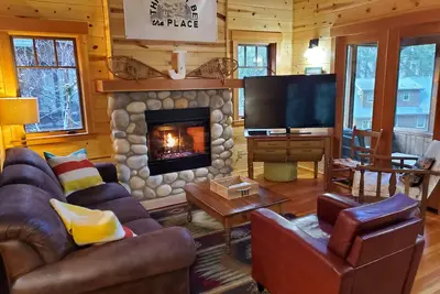 Image de Log Cabin Inn - Cabin 12 on the Mckenzie River - minutes from Tokatee and Loloma