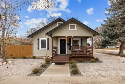 Image de Charming Downtown Cottage