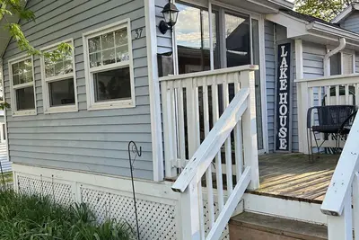 Image de Cozy family cottage steps away from Lake Erie & a quick drive to Point Pelee.