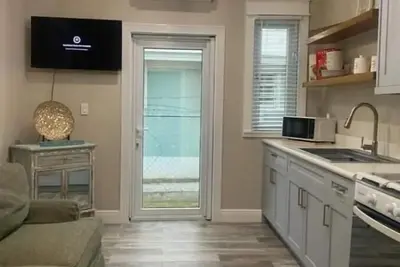 Image de Newly built Suite within walking distance from beach and Palm Cay