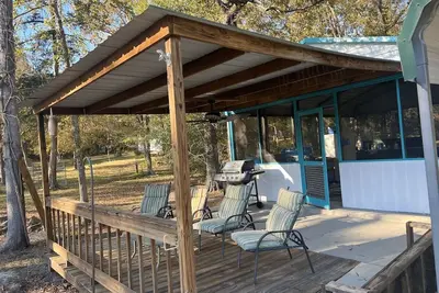 Lake Time - Dock, Boat Ramp, Wi-Fi, Screened Porch, Kayaks, Dogs, Foosball