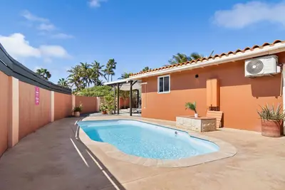 Image de Close to Beach * Pool + Free Bbq * Great Area!