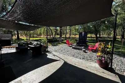 Image de 15 min from beautiful Shasta Lake. With lots of wildlife on gorgeous property.