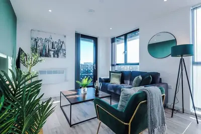 Stunning 2-Bed Flat, Amazing Location, Sleeps 4!