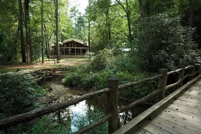 Image de Highlands Cabin on Big Creek in Horse Cove.