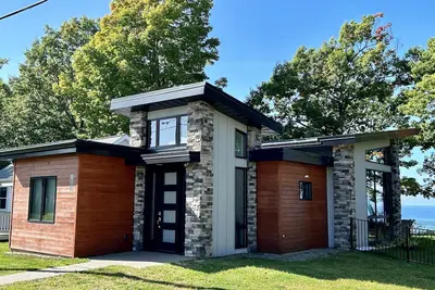 Image de Spectacular Lakehouse on water. Family friendly-lots of room. Close to Beaches!
