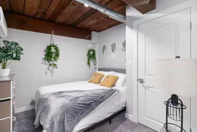 Image de Prime 2br Brown, Dining, Nurses, Hospital Close