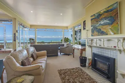 Image de Beach View Haven - Character Holiday Home overlooking Tahunanui Beach