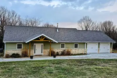 Image de Route 66 Turnback Creek Hunting Lodge. Secluded acreage, handicap accessible.