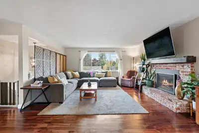 Image de The Spot | Chill South Hill Vibes + Pool Table