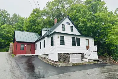 Image de Sunapee Harbor Home Drive to  Mountain 7-Bed  Pet Friendly Arcade Walk to Marina