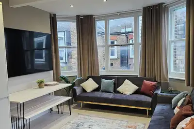 Image de Brand New London flat. One minute walk from West Kensington Underground Station